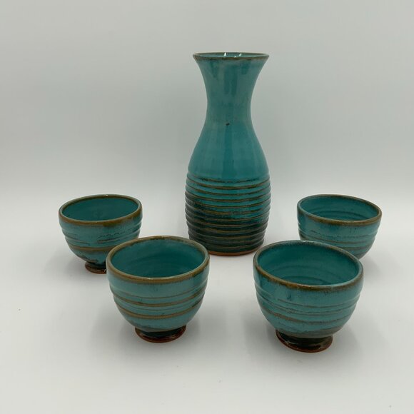 Studio Pottery Signed Hallman Sake Bottle and 4 Cups Hallman Woods Potter - Picture 1 of 9